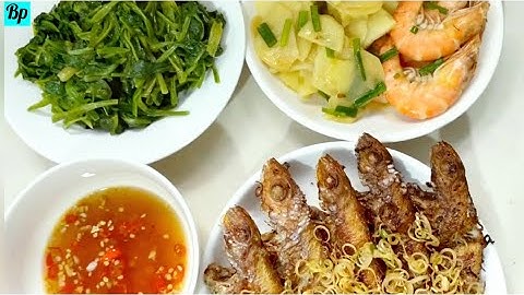 Cá đổng chiên muối ớt sả , khoai tây xào tôm , cải bó xôi trộn dầu mè