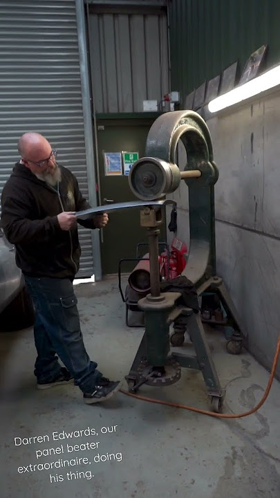 Jaguar E-Type Restomod, shaping the curvy back wings onto our vintage Edwards English wheel 🇬🇧🤝