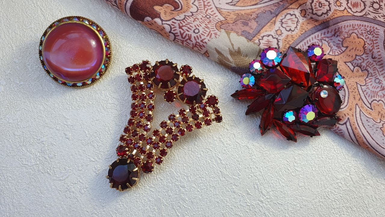 Гранатовое стекло и "Дыхание дракона". Удачные находки  блошиного рынка из интернета. Ремонт брошей.