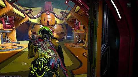 Warframe HDR bug, text darkens to black with menu and chat on top.