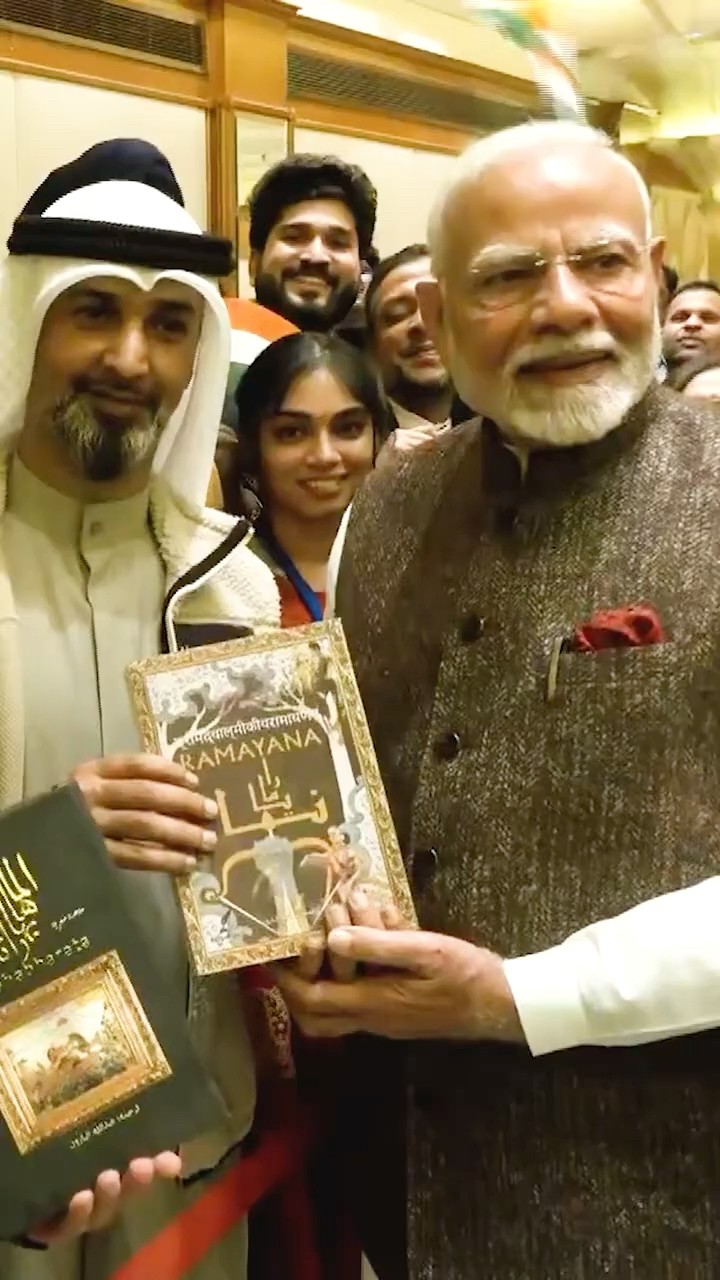 PM Modi receives a warm welcome from the Indian community in Kuwait |  #shorts