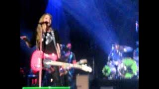 avril lavigne singing airplane