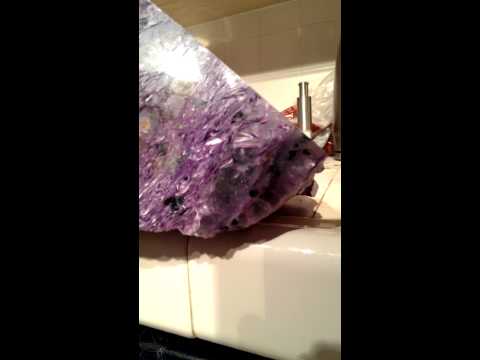 Vídeo: Que Tipo De Pedra é Charoite