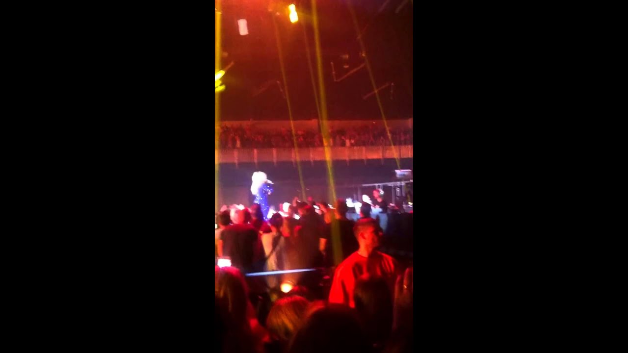 Man slaps Beyoncé on the butt during a show in Copenhagen - 5/27/13