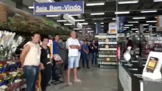 Funcionrios Do Supermercados Bh Param Suas Atividades E Pedem Proteo