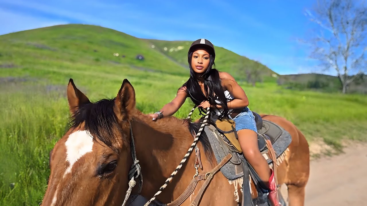 Brooklyn Frost Goes Horseback Riding For The First Time!