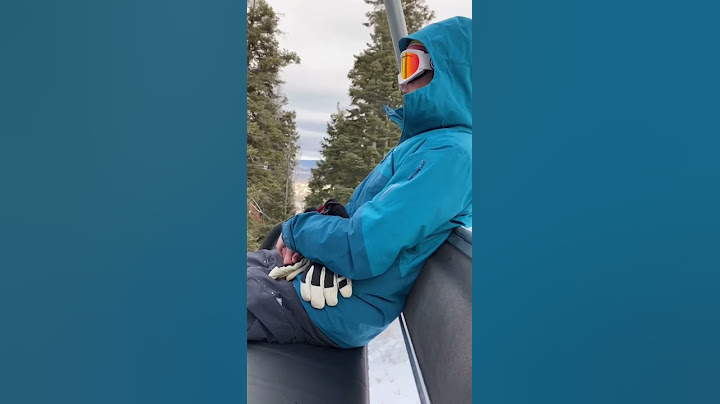 Messing with people on a chairlift 😂 #shorts #skiing #funny #theskiman