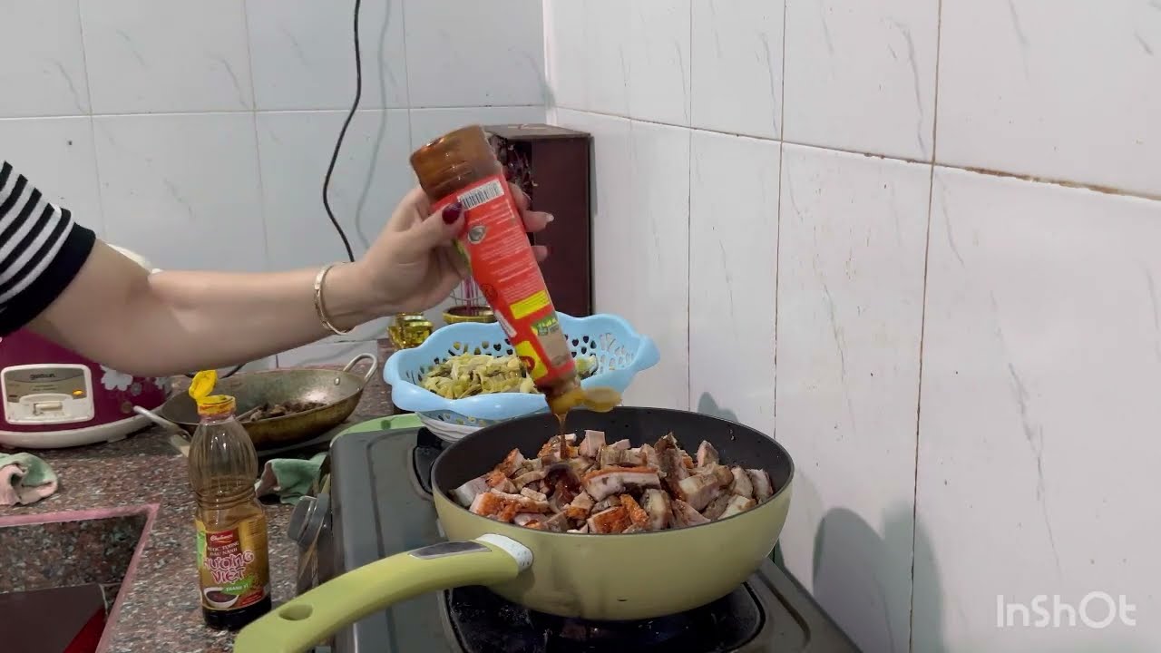 Cách làm món heo quay kho cải chua ăn hao cơm đơn giản nhanh gọn