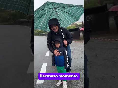 Pequeño seguidor del ciclismo, estuvo bajo la lluvia y logró su recompensa #giroditalia