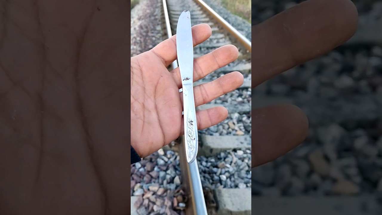 🚂 Train vs knife 🔪🔪🔪