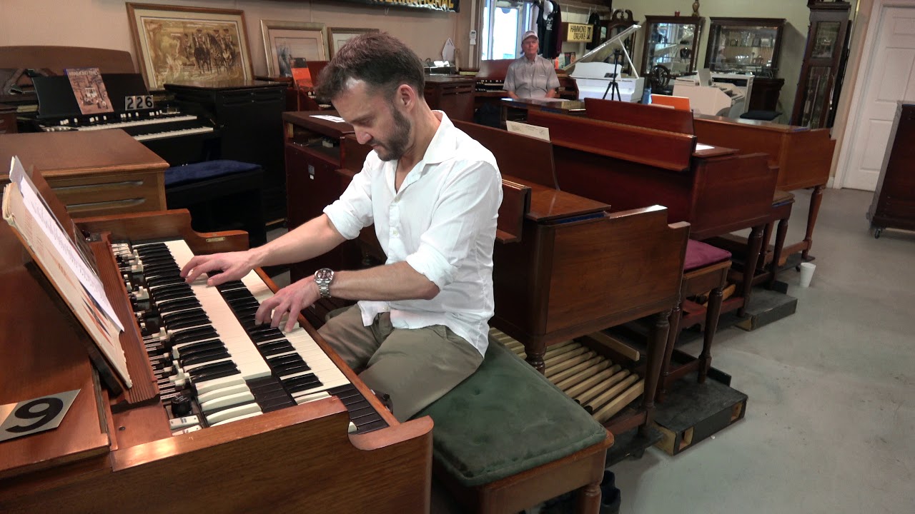 "A Whiter Shade Of Pale" on a Hammond B-3 at Keyboard Exchange International