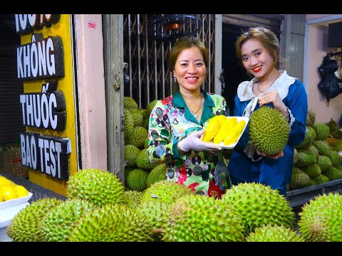 Chị Yến khui những trái sầu riêng cơm vàng, không nhúng thuốc ngon bá cháy