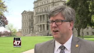 Michigan lawmaker dies in apparent suicide after drunk driving arrest