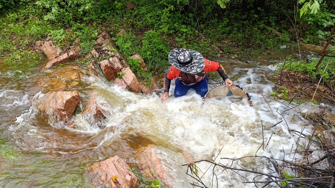 COM CHUVAS INTENSAS ESSE E O RESULTADOS DOS AÇUDES TRANSBORDANDO COM TODA LARGURA 
