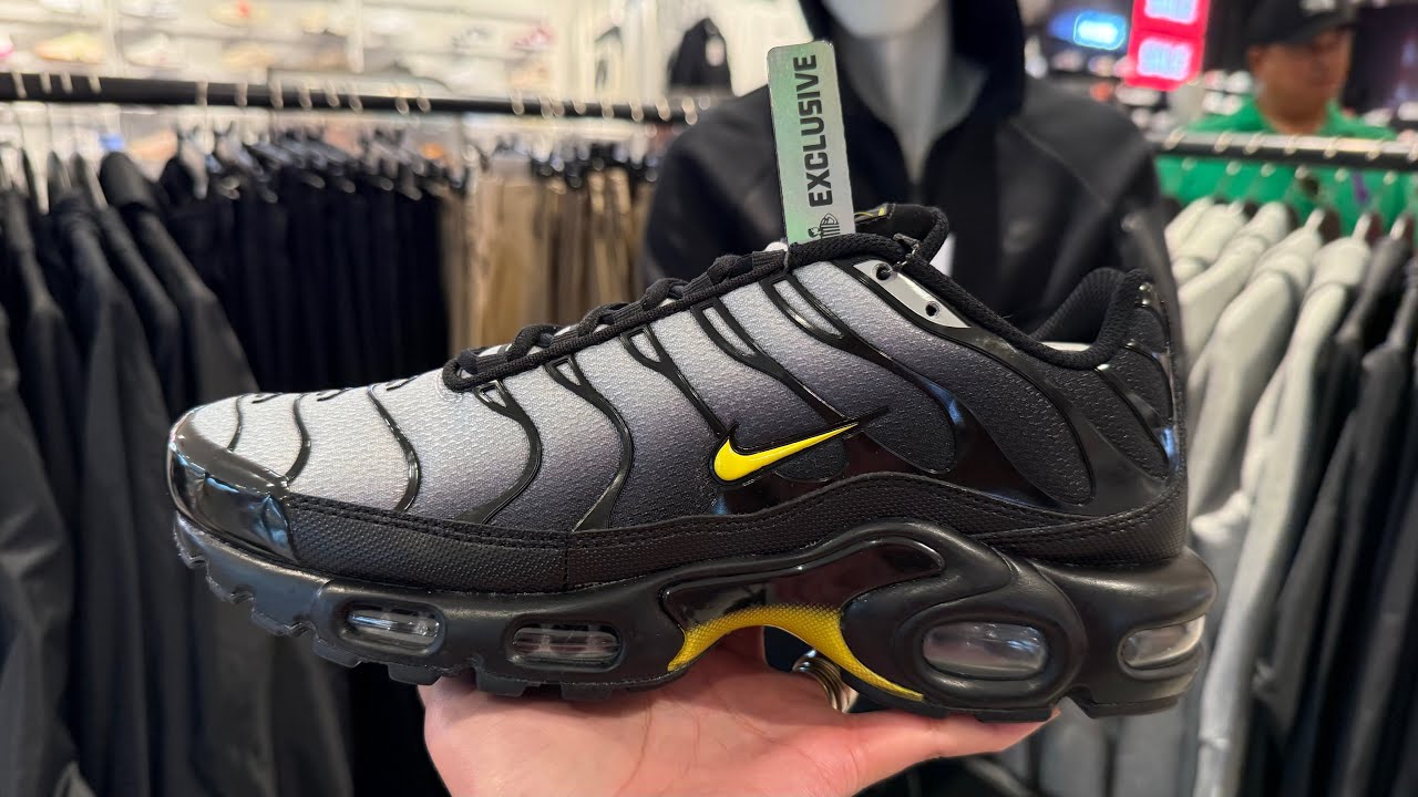 Nike Air Max PlusBlack Opti Yellow