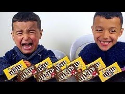 Strict mamá y Elena pretenden jugar con espejo mágico | canciones infantiles rimas