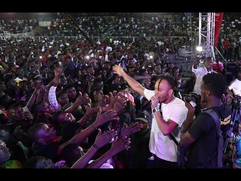 See Viktoh &Klever Jay Performance As He Throws His Shirt Into D Crowd At Small Doctor's Show