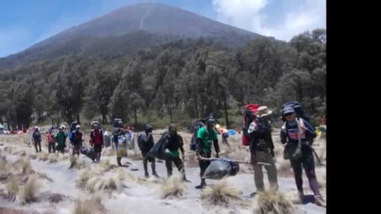 Pemandangan Alam Nan Indah di Gunung Semeru - YouTube