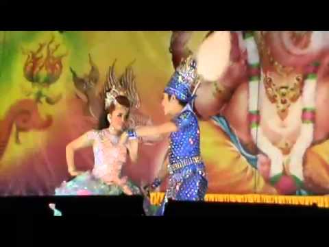 พระเอกโอ๊ต นางเอกยู่ยี่ เพลงเกี้ยว/พิธีไหว้ครูหอมหวล10ธค.57