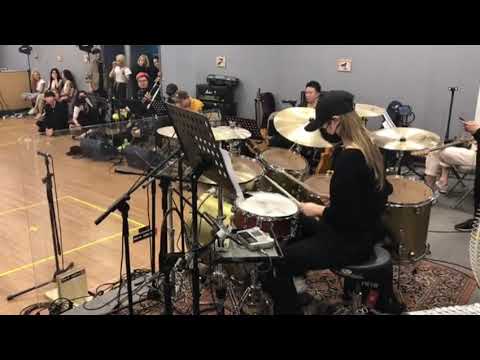 MAMAMOO 마마무 Jung Wheein 휘인 playing drums for 4Seasons F/W behind the scenes