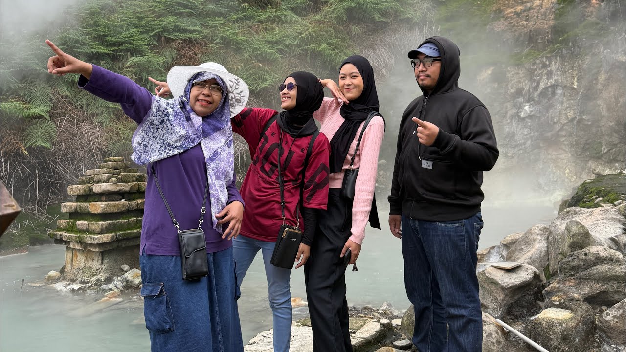 Kawah Candradimuka Dieng/Air Tuk Adem Semarnya Bikin Awet Muda 