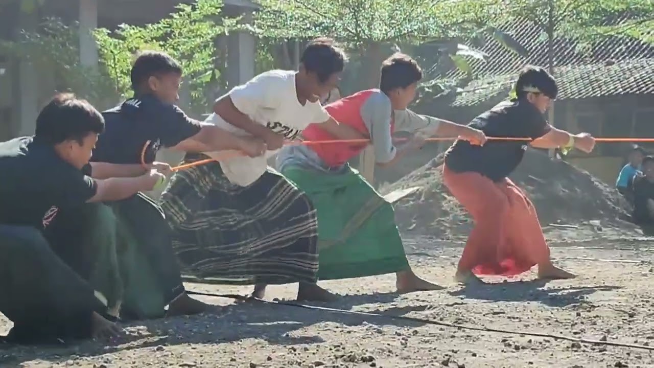 Tarik Tambang Sarungnya Ketarik