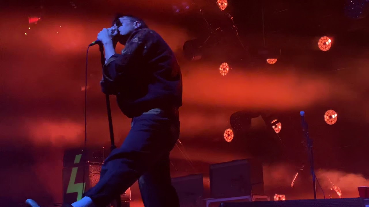 ODE TO THE METS- THE STROKES NYE SHOW *NEW SONG* - YouTube