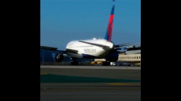 Intro is better than the edit 😭🙏🏻 #aviation #shorts