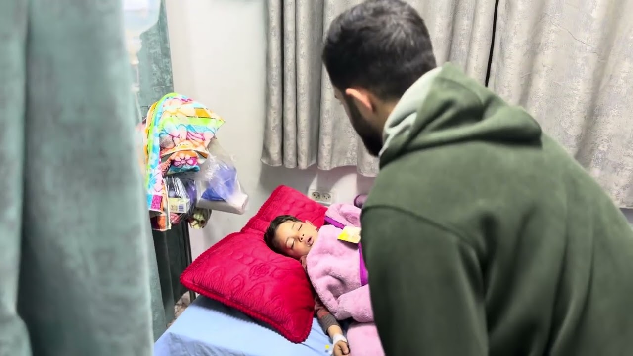 دعم مباشر لمرضى غزة 💔 توزيع زكاة المال داخل المستشفيات 