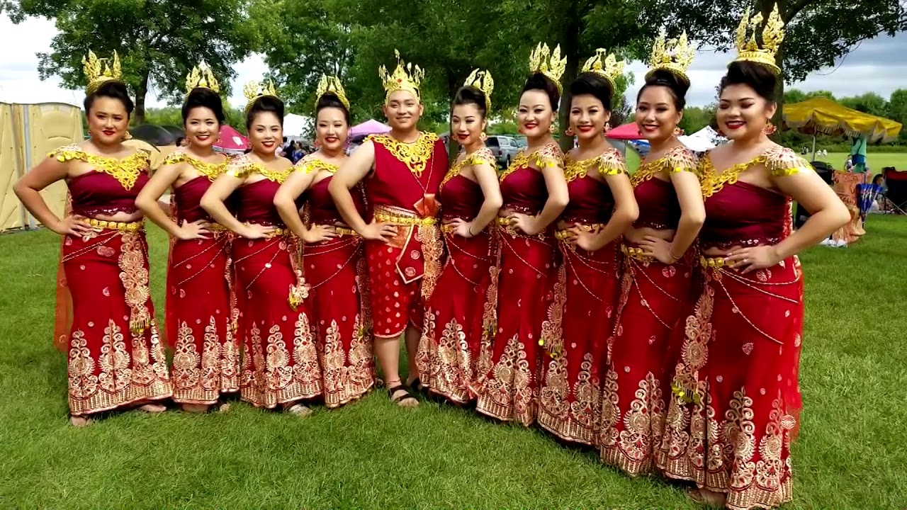 Girls Dancing At The Hmong Oshkosh Tournament 9/2/2018 YouTube