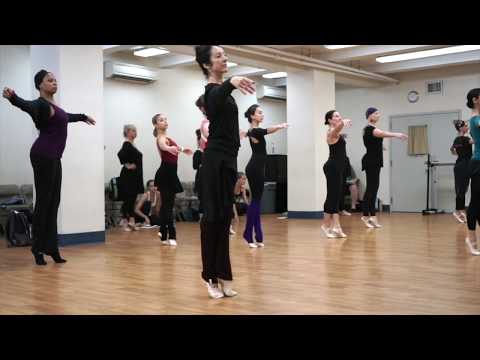 Finis Jhung Ballet Technique: Chassé pas de bourrée en diagonale