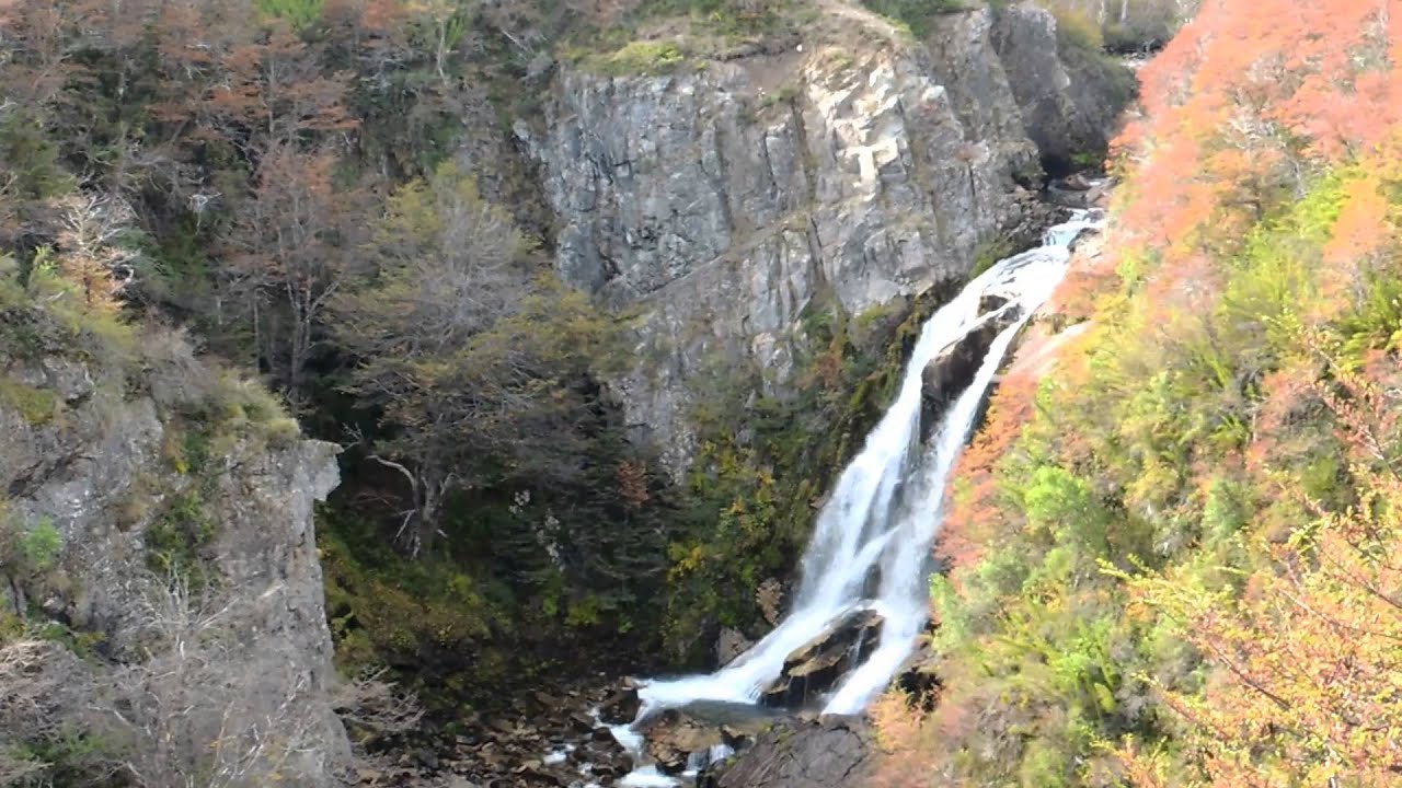 Ruta de los Siete Lagos: un paisaje de aguas celestes