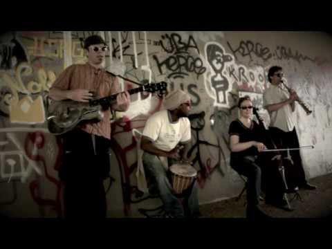 50-man-machine---racewar-acoustic-under-the-graffiti-bridge-dc---take-away-show