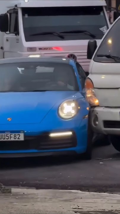Isso aqui sim é problema! HR acerta Porsche em cruzamento!