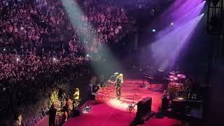 Paramore - Blue Light (Bloc Party cover with Kele Okereke), Live at O2 Arena, London 2023