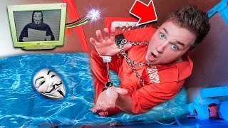ESCAPE THE GAME MASTER SINKING BOX FORT PRISON ESCAPE ROOM CHALLENGE! (Hacked By Project Zorgo)