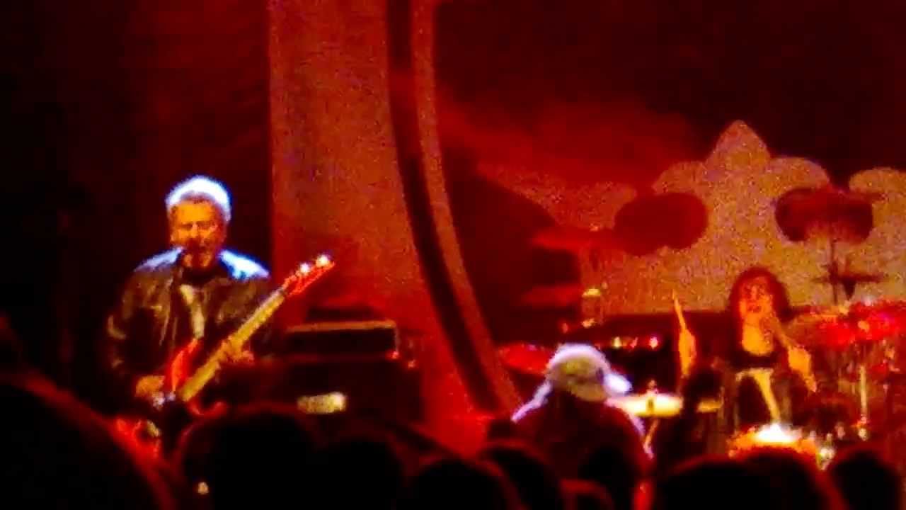 Ice Nine Kills - The Coffin Is Moving (Live)