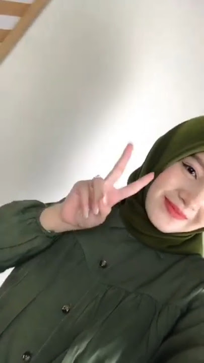Cewek kentut saat memamerkan outfit #cewekcantik #kentut #outfit