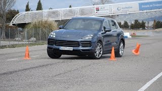 Porsche Cayenne 2018 - Maniobra de esquiva (moose test) y eslalon | km77.com