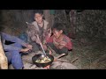 Cooking and enjoying traditional food ll Primitive technology