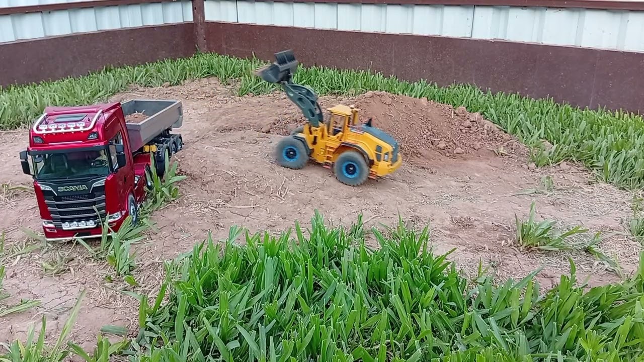 LIMPEZA DE ESTACIONAMENTO CAMINHÃO SCANIA 770S 6X6   PALA VOLVO L260H