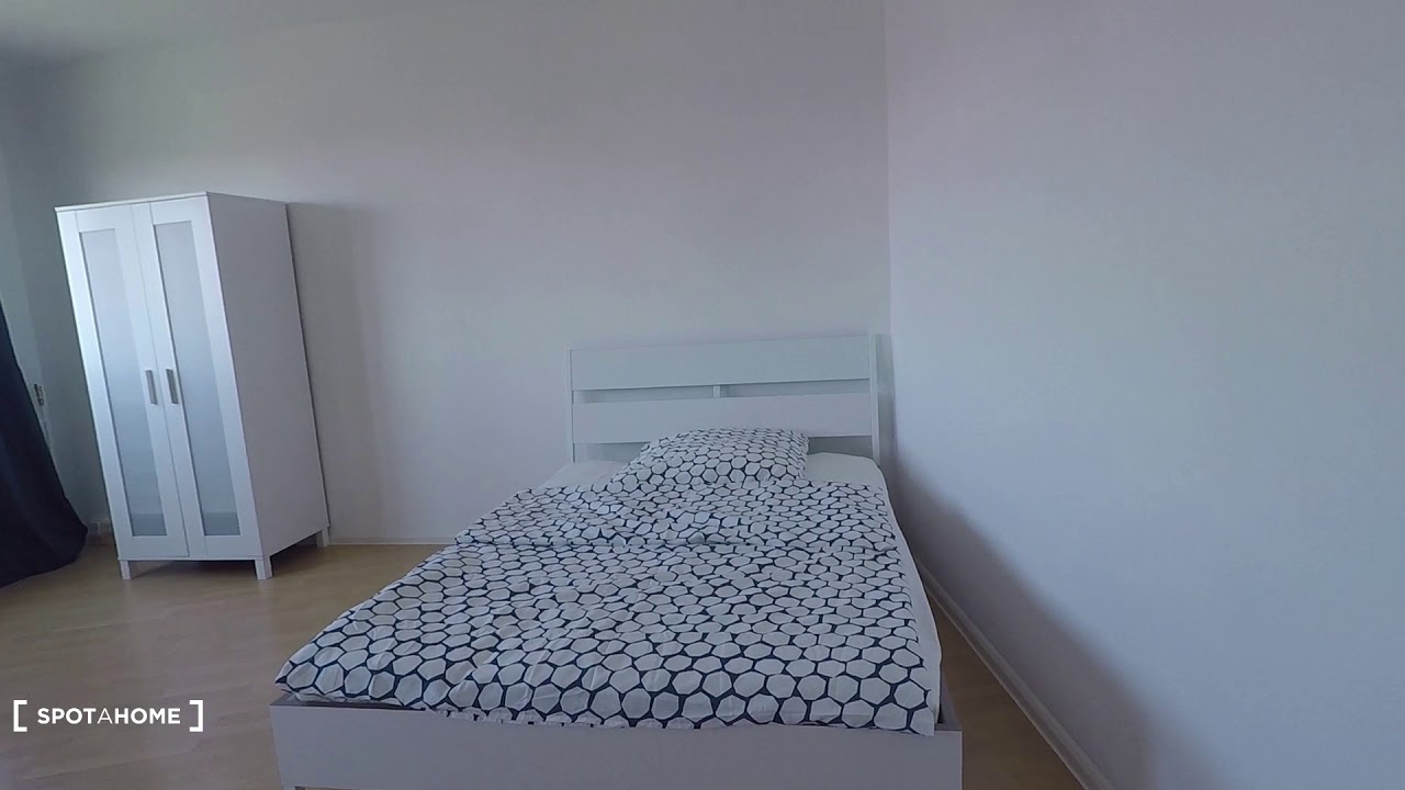 Furnished rooms for rent in 4bedroom apartment Lichtenburg Spotahome