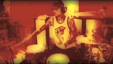 Recording drums, teaser/new BLINK song