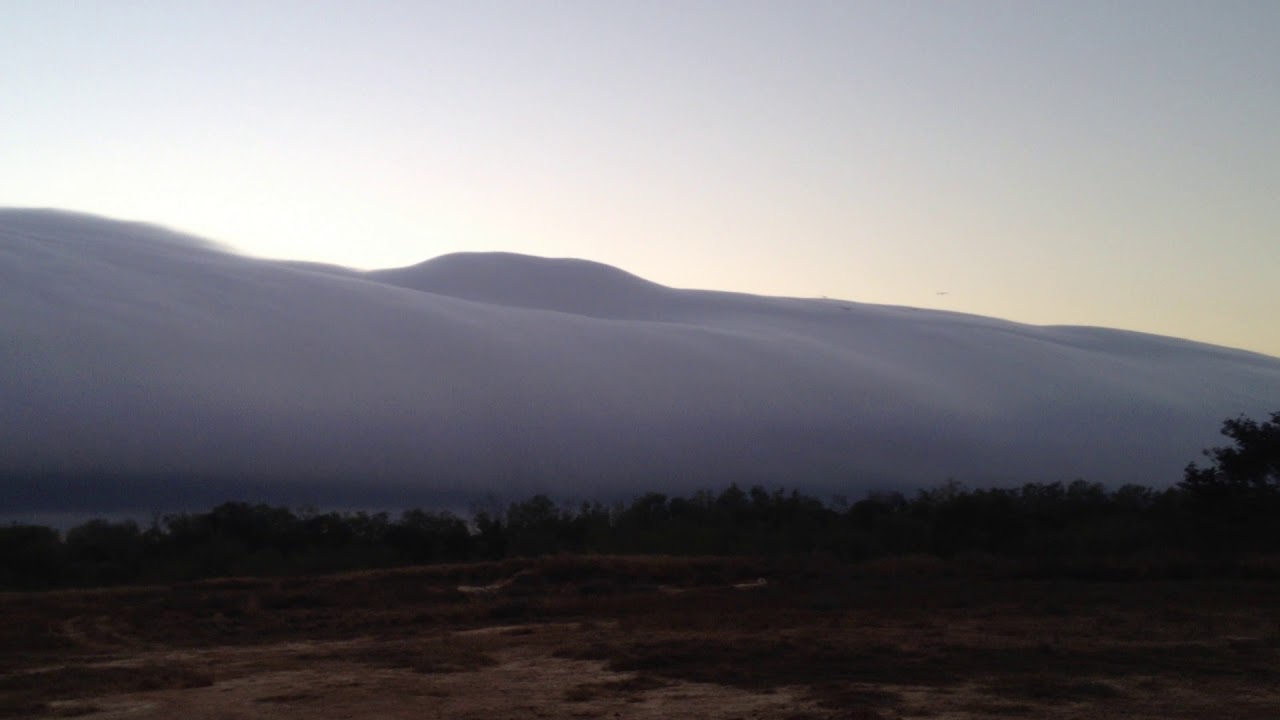 Morning Glory Cloud Phenomenon in Burketown QLD, The Gulf Of ...