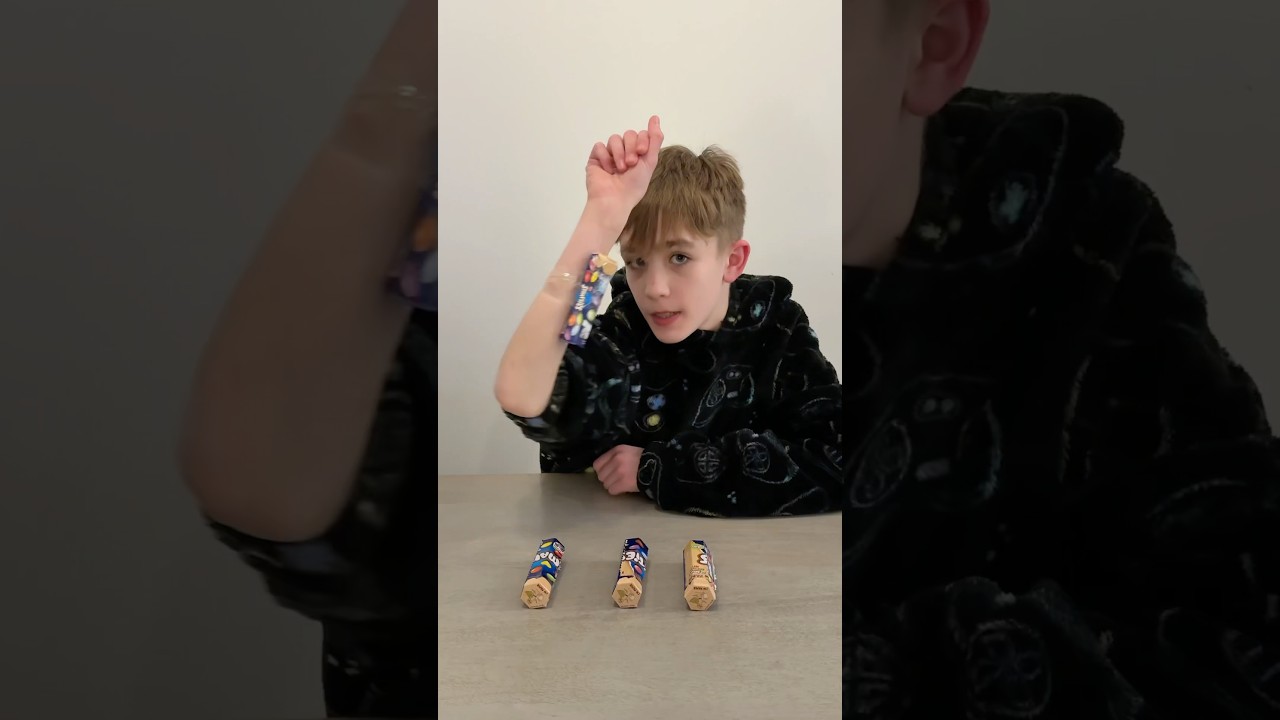 Его отец поймал его 🤣