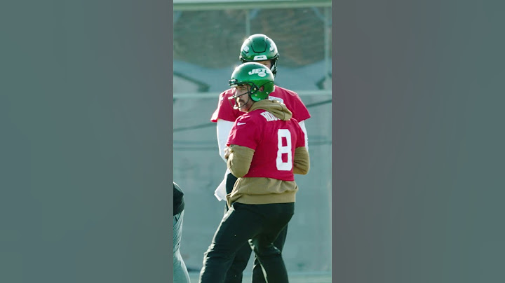 Aaron Rodgers Spinnin' It 👀