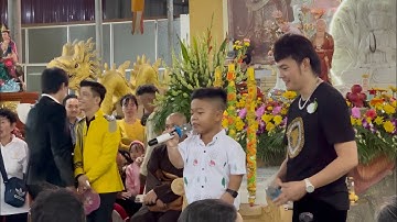 Bất ngờ xuất hiện cậu bé tý hon hát song ca cùng NSUT Kim Tiểu Long”cực hay tại”Chùa Long Hưng.