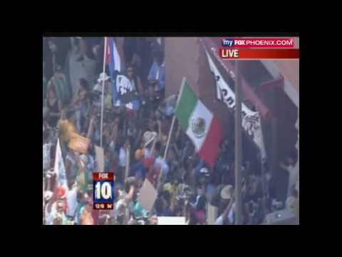 SB1070 Protesters With Mexican and Che Guevara Flags Outside Maricopa Jail