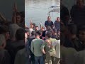وصول الغواص الكردي زانا إلى شاطى الكريعات دعوه الغريب مستجابة دعواتكم بلكت يكدر يطلعه ويبرد قلب امه