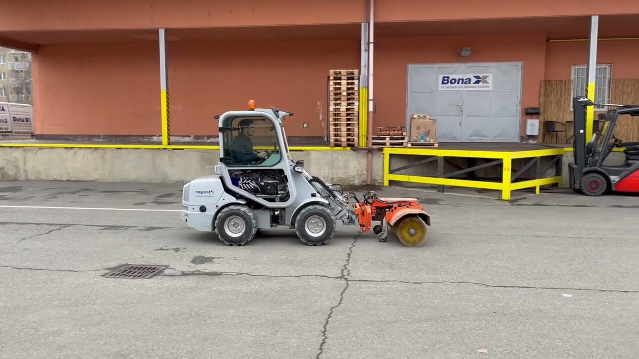 Electric loader with drive and control system from Bosch Rexroth + rotary broom 4DAP5031